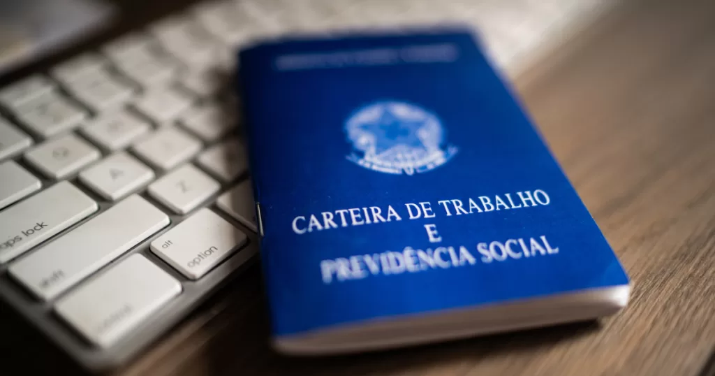 Empréstimo com Carteira de Trabalho Digital. Imagem: Canva.